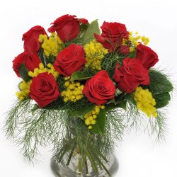 Bouquet rose rosse e mimosa